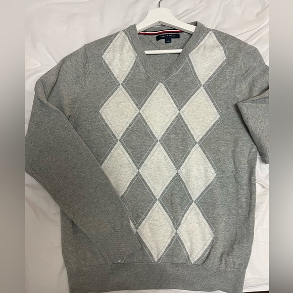 -BUNDLE- 2 men’s argyle style Tommy Hilfiger V neck sweaters - Picture 9 of 10